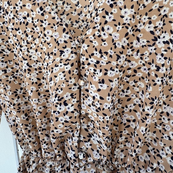 Sienna Sky Tan and Cream Puff Sleeve Fitted Blouse - Picture 6 of 6